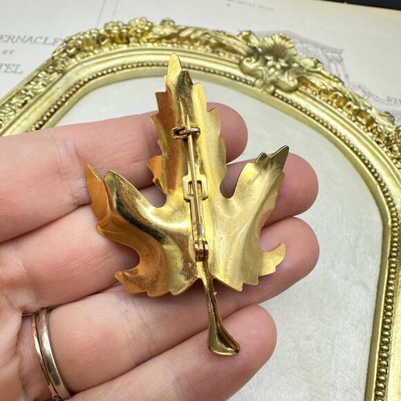 Vintage Black and Gold Tone Ombré Maple Leaf Brooch Fall Autumn Jewelry Pin - Picture 2 of 2